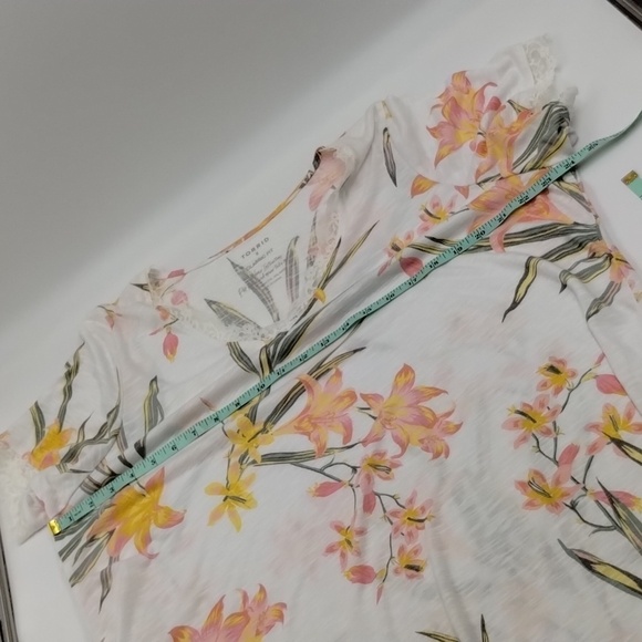 Torrid v neck tee classic fit 2X Feather Soft Slub Lace Trim Floral size 2 - Picture 9 of 10